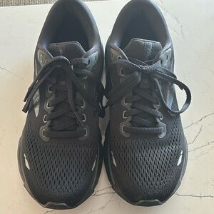 Brooks Women's Ghost 15 Neutral Running Shoe